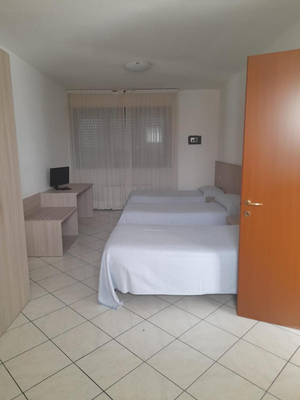 Hotel Residence La Fontana Mariano Comense Eksteriør billede