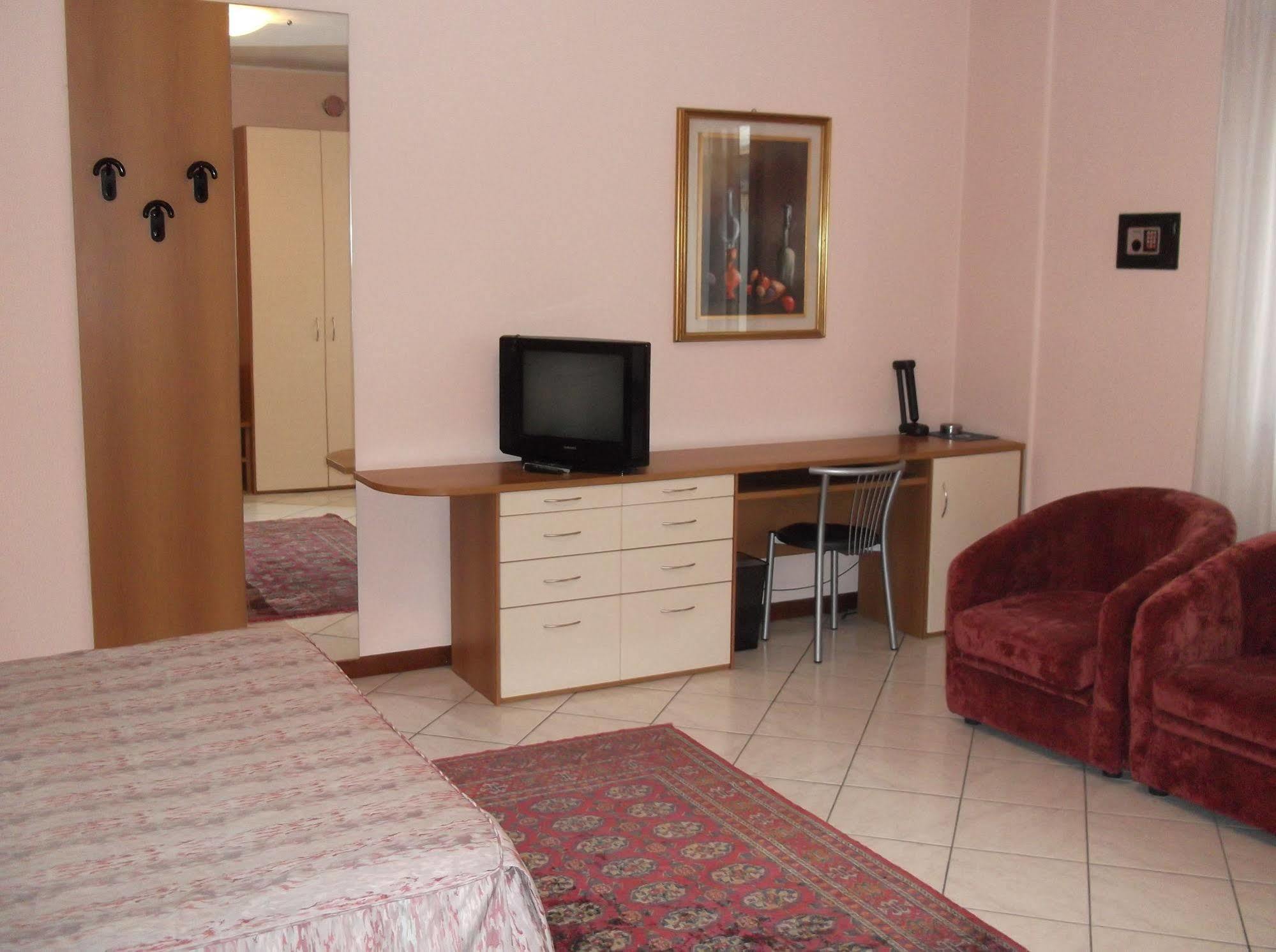 Hotel Residence La Fontana Mariano Comense Eksteriør billede